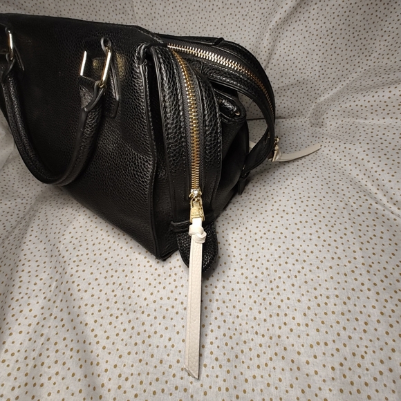 Stylish Steve Madden Black Satchel Handbag Purse. - Picture 10 of 16